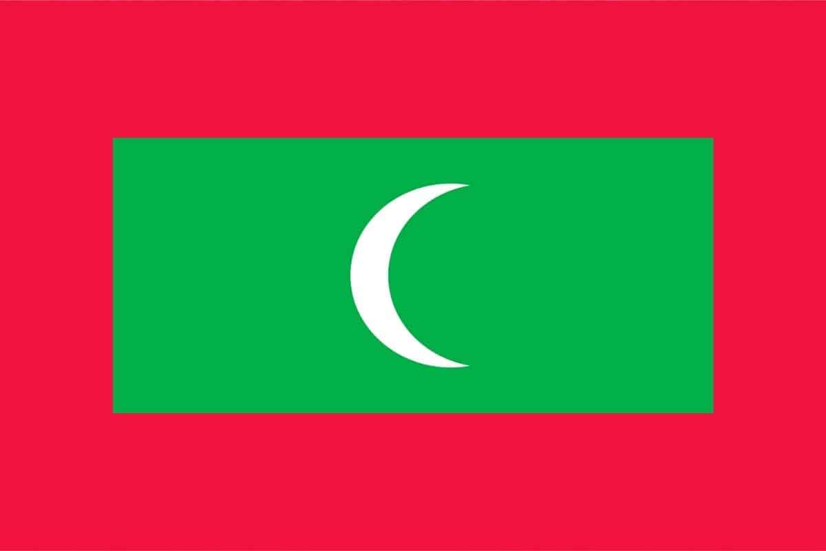 Image of the Maldives flag consisting of a white crescent moon, surrounded by a green rectangle and then a larger red rectangle