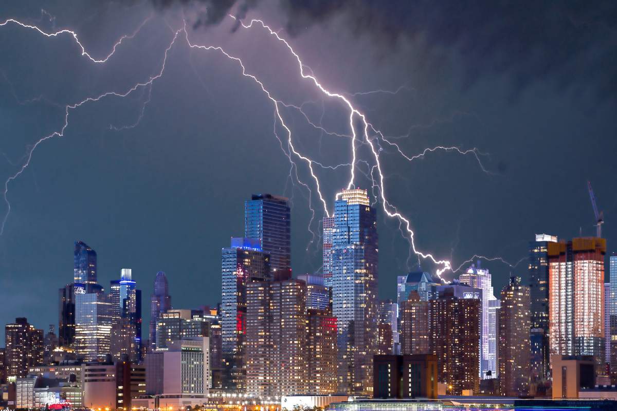 lightning striking buildings in new york city